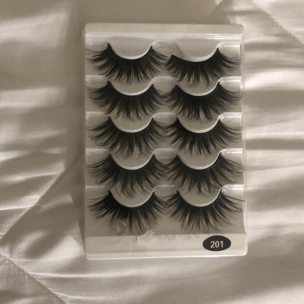 falsies / eyelashes / brand new